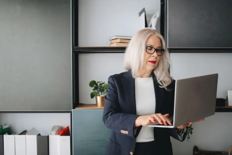 Maîtrise numérique en milieu de travail : ce que les recruteurs canadiens exigent vraiment en 2024