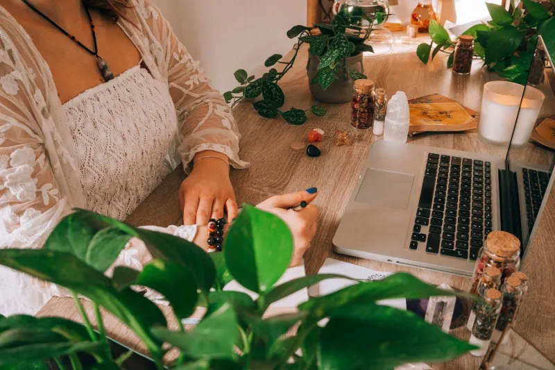 Sous pression sans craquer : les pratiques de résilience des professionnels canadiens qui durent